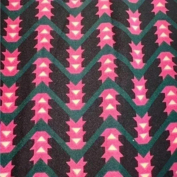 Lularoe TC black & pink arrow leggings with green chevron .NWOT. - Picture 3 of 6